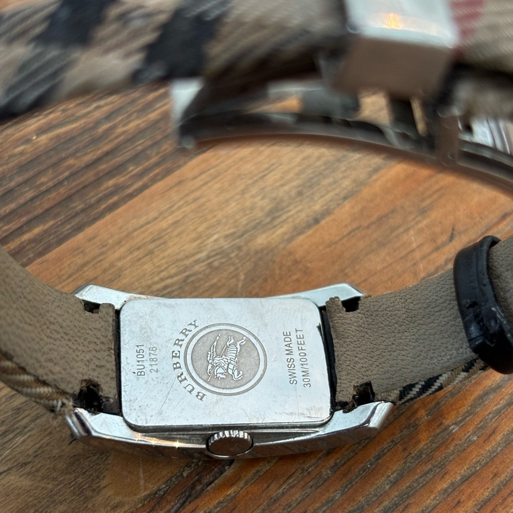 Burberry Haymarket Pioneer Watch Nova Check Strap Swiss Made - Picture 3 of 6